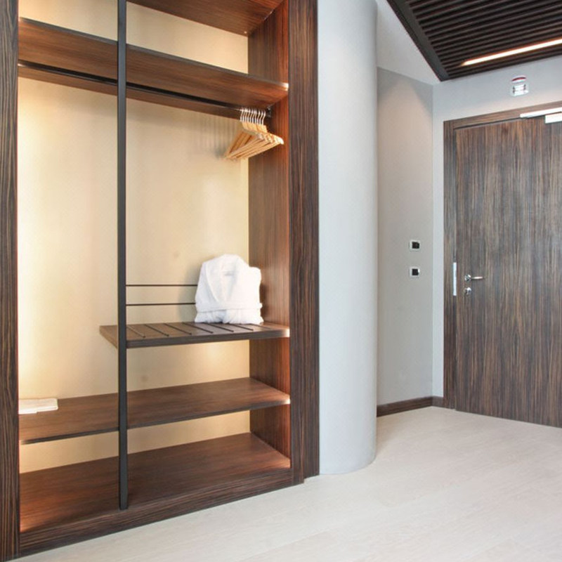 Καλύτερο Walk In Open Style Λευκή ξύλινη στρωμένη ντουλάπα για υπνοδωμάτιο υπνοδωμάτιο πολυτέλεια