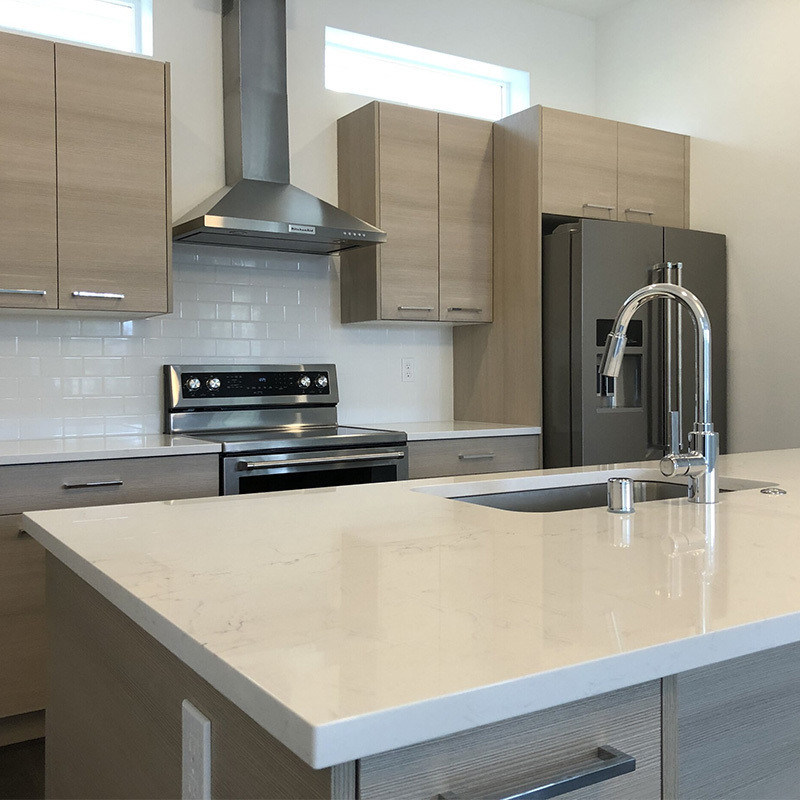 Αδιάβροχα και ανθεκτικά εξατομικευμένα ντουλάπια κουζίνας με χρώμα βενζίνης για σύγχρονα πολυτελή σπίτια