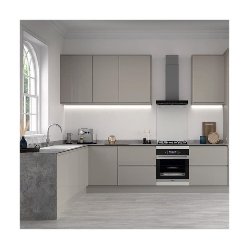 Σύγχρονα έπιπλα κουζίνας με Blum Hardware και εξατομικευμένο σχεδιασμό ξύλου με χρώμα φένερ