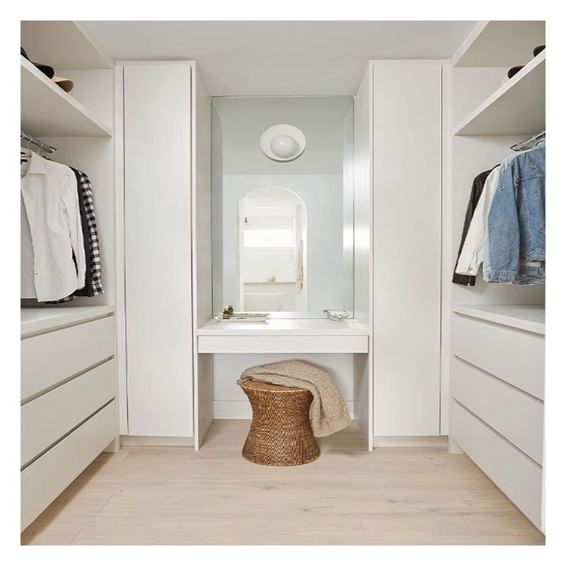 Προσαρμοσμένο Walk-in Wardrobe Μινιμαλιστική ξύλινη λύση αποθήκευσης για έπιπλα υπνοδωματίου