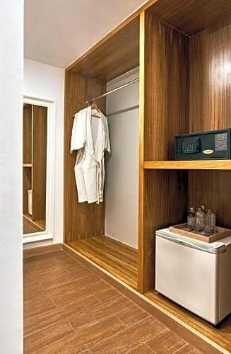 Σύγχρονο στυλ High End Walk-in ντουλάπες από MR HDF επιφάνεια για εξατομικευμένα υπνοδωμάτια